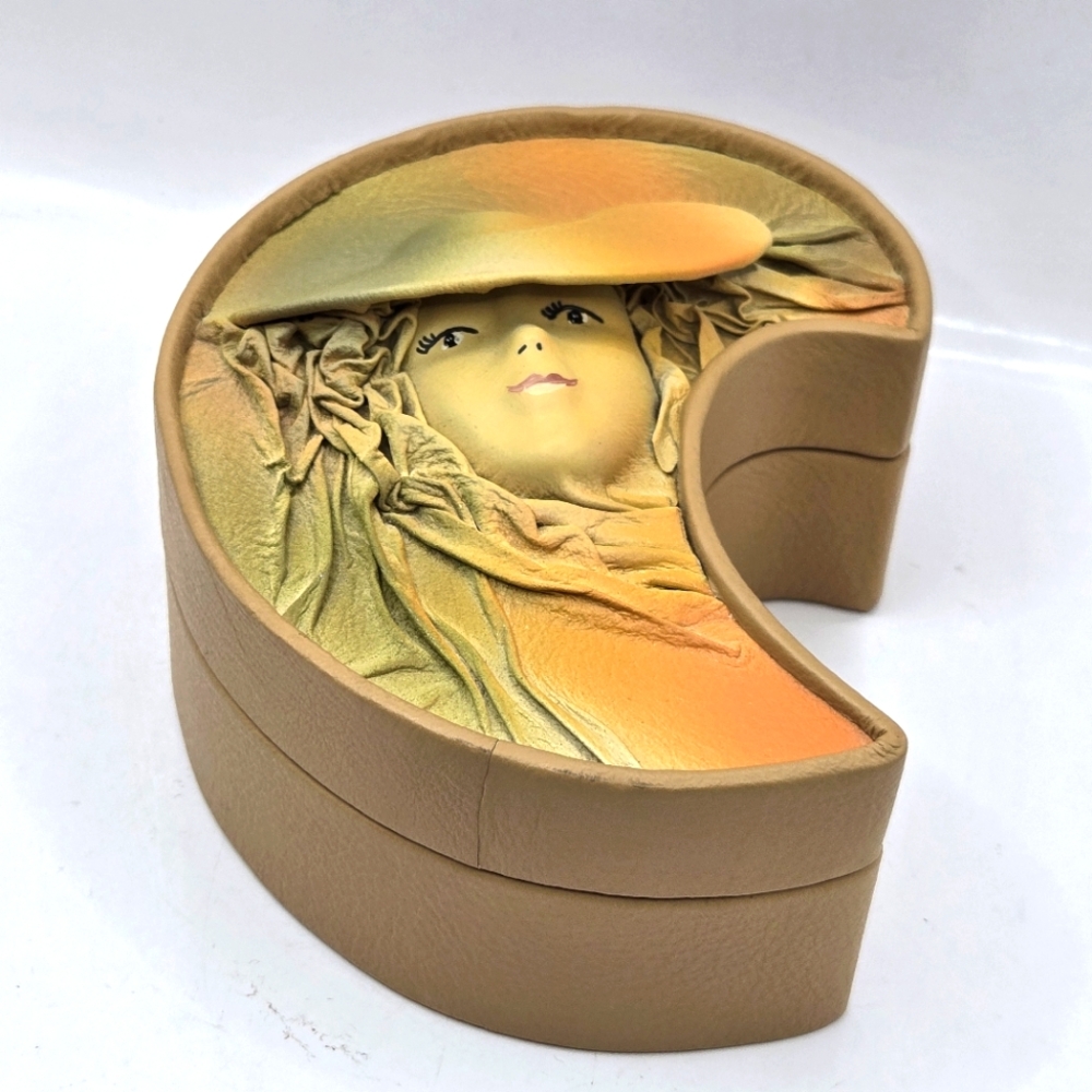 Jugendstil Art Nouveau 3D Sculpted Leather Jewelry Box TAN color Antique 1910